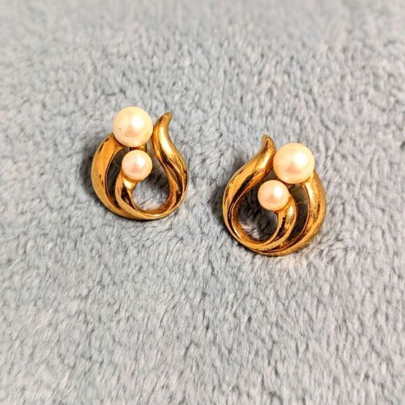 Vintage AVON Gold and Faux Pearl Pierced Earrings - Picture 1 of 7